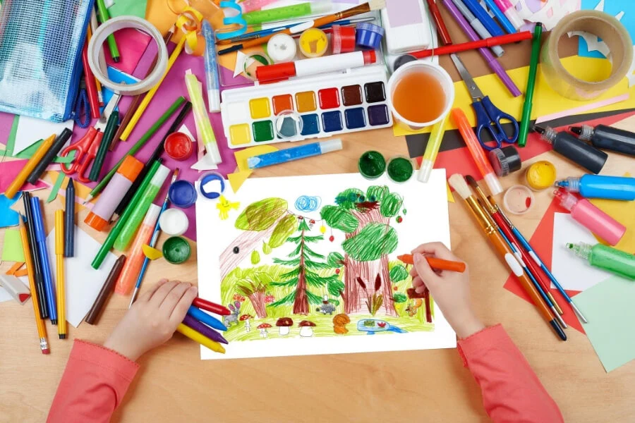 أدوات الرسم والتلوين